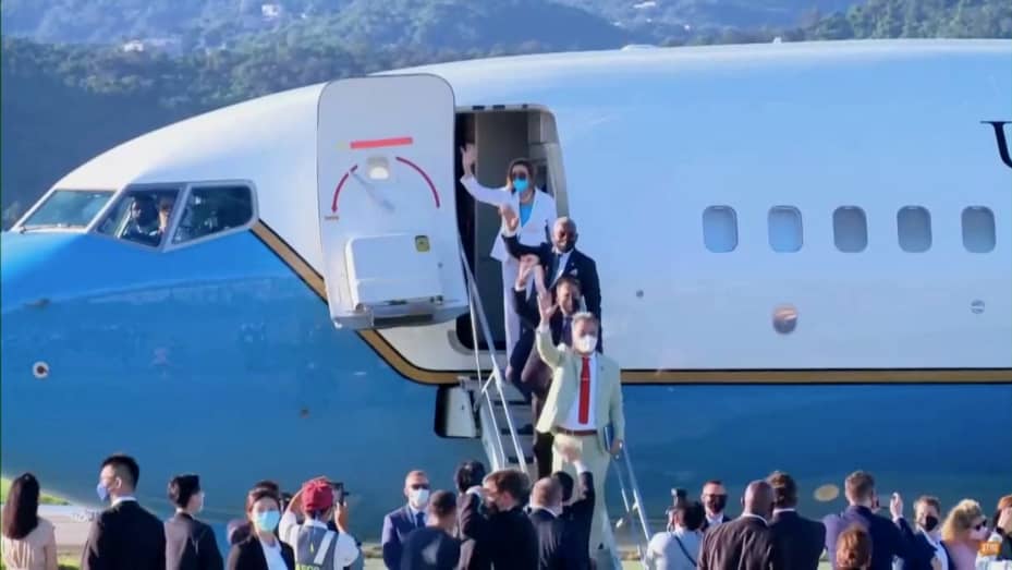 Pelosi getting off the plane at Taiwan